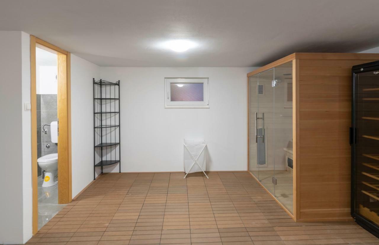 Villa Village Idylle With Heated Pool, Sauna, Jacuzzy And Private Parking Sukosan Exterior photo