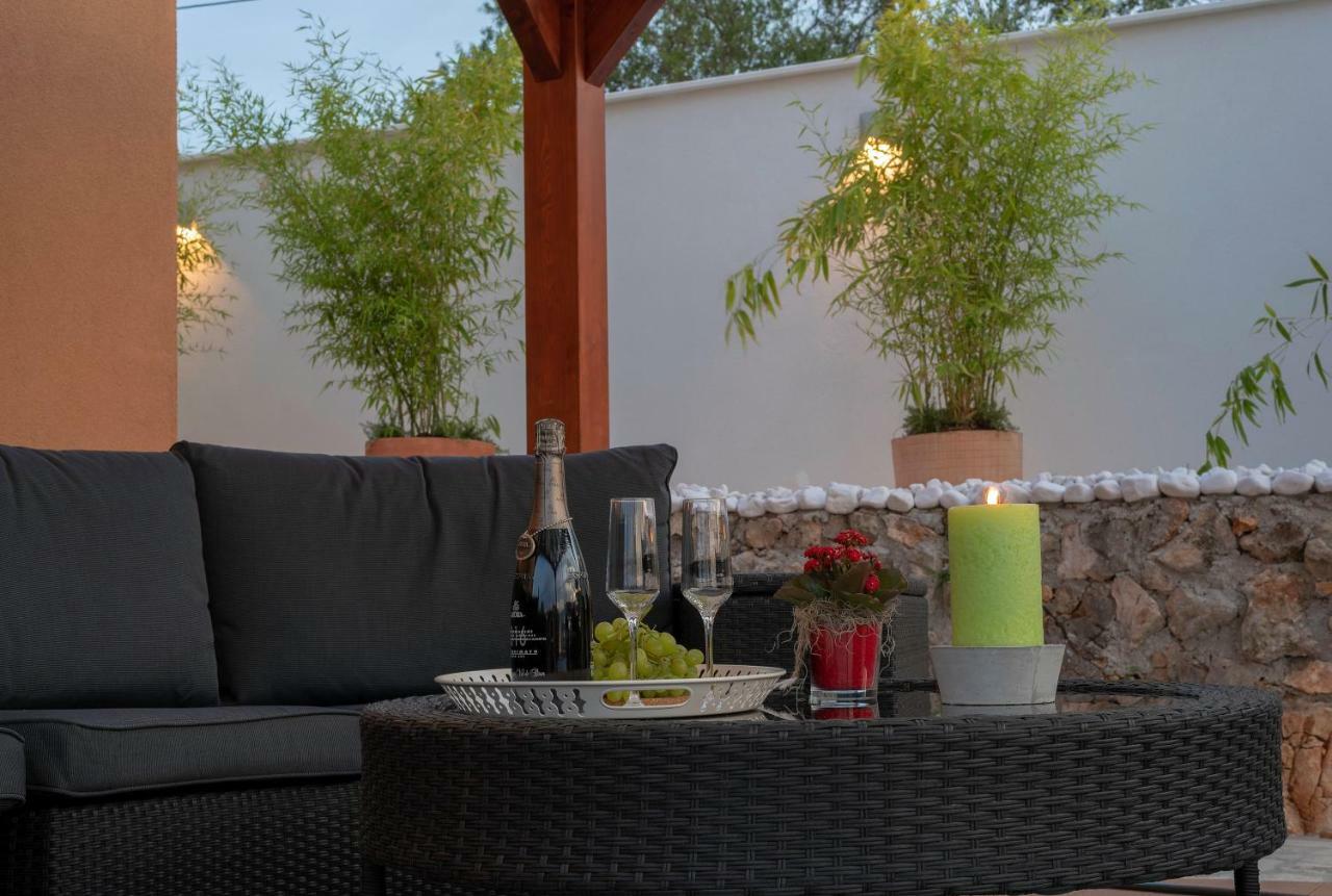 Villa Village Idylle With Heated Pool, Sauna, Jacuzzy And Private Parking Sukosan Exterior photo
