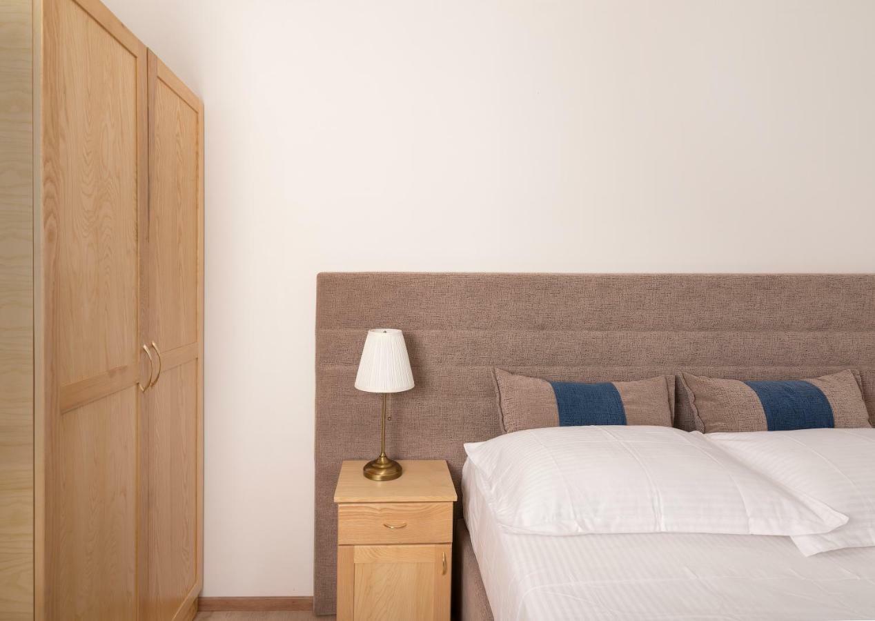 Villa Village Idylle With Heated Pool, Sauna, Jacuzzy And Private Parking Sukosan Exterior photo